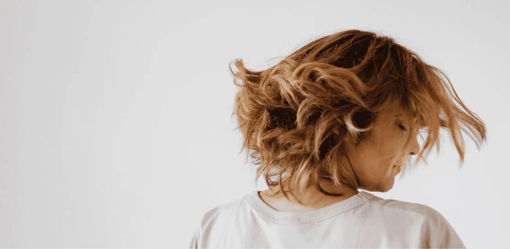 ¿Te preocupa la caída estacional del cabello? Así puedes frenarla - Aldous Bio